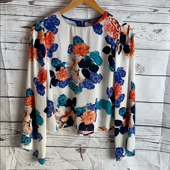 Vince Camuto Tops - Vince Camuto Floral size Extra Small
